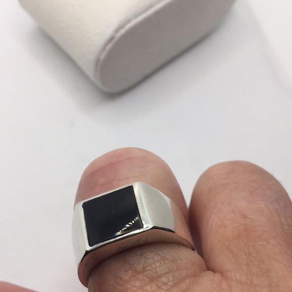 Men’s or Women’s Onyx Ring - Picture 9 of 9